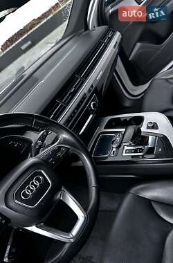 Внедорожник / Кроссовер Audi Q7 2016 в 