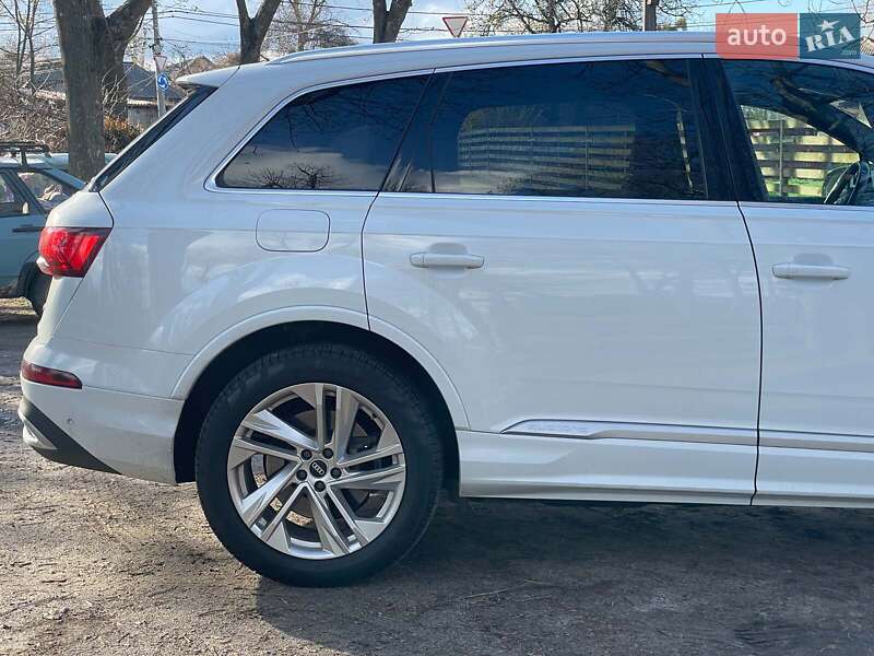 Внедорожник / Кроссовер Audi Q7 2020 в Киеве