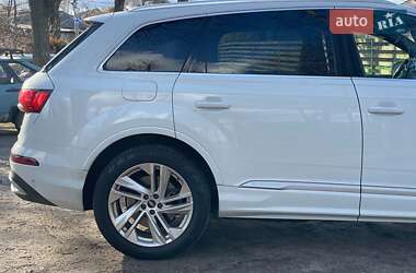 Внедорожник / Кроссовер Audi Q7 2020 в 