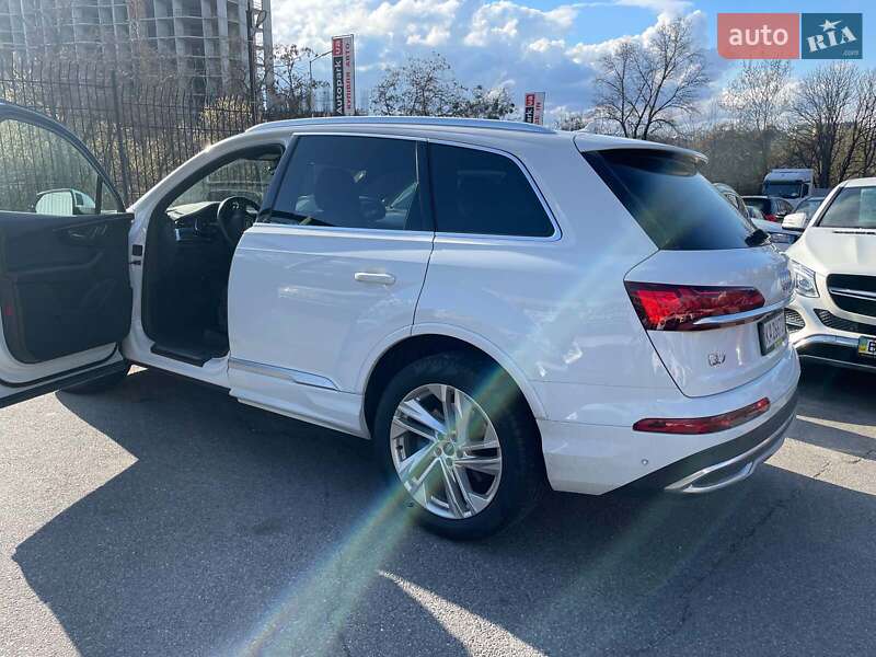 Внедорожник / Кроссовер Audi Q7 2020 в Киеве