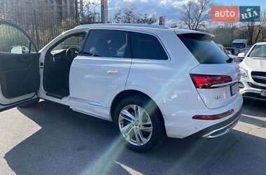 Внедорожник / Кроссовер Audi Q7 2020 в 