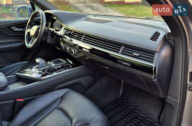 Внедорожник / Кроссовер Audi Q7 2017 в 