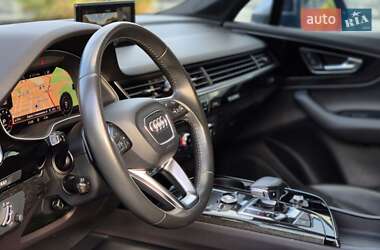 Внедорожник / Кроссовер Audi Q7 2017 в 