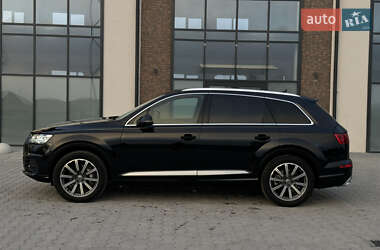 Внедорожник / Кроссовер Audi Q7 2017 в 