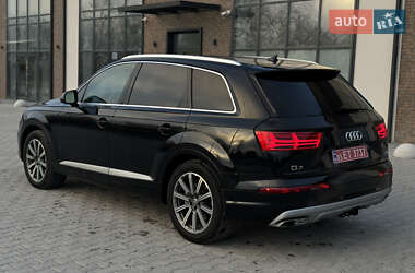 Внедорожник / Кроссовер Audi Q7 2017 в 