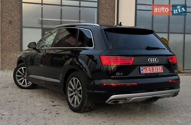 Внедорожник / Кроссовер Audi Q7 2017 в 