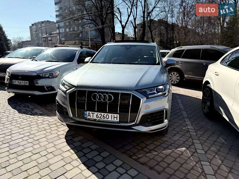 Внедорожник / Кроссовер Audi Q7 2022 в 