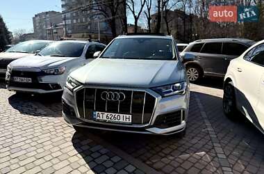 Внедорожник / Кроссовер Audi Q7 2022 в 