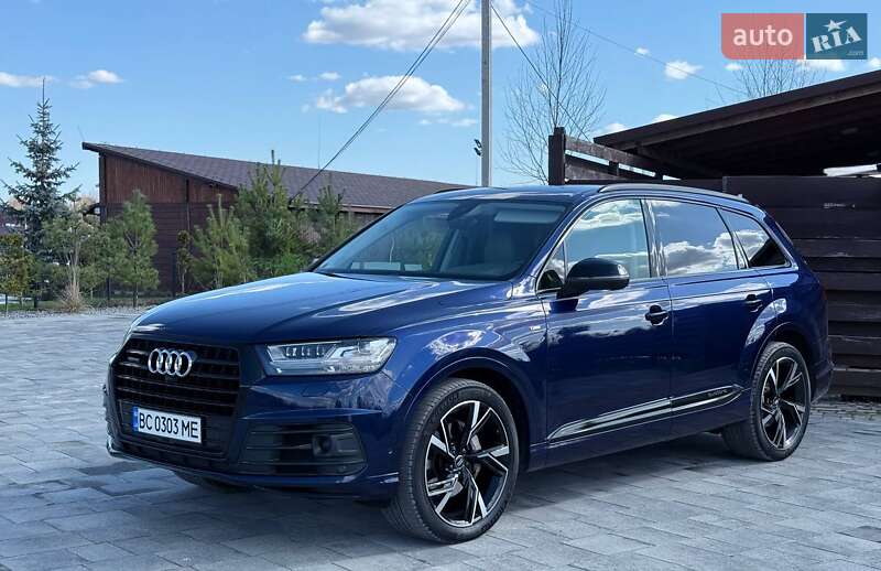 Позашляховик / Кросовер Audi Q7 2018 в 