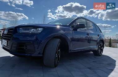 Позашляховик / Кросовер Audi Q7 2018 в 