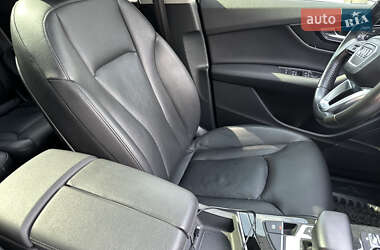 Внедорожник / Кроссовер Audi Q7 2015 в 