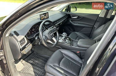 Внедорожник / Кроссовер Audi Q7 2015 в 