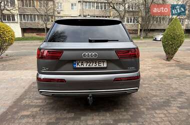 Внедорожник / Кроссовер Audi Q7 2017 в 
