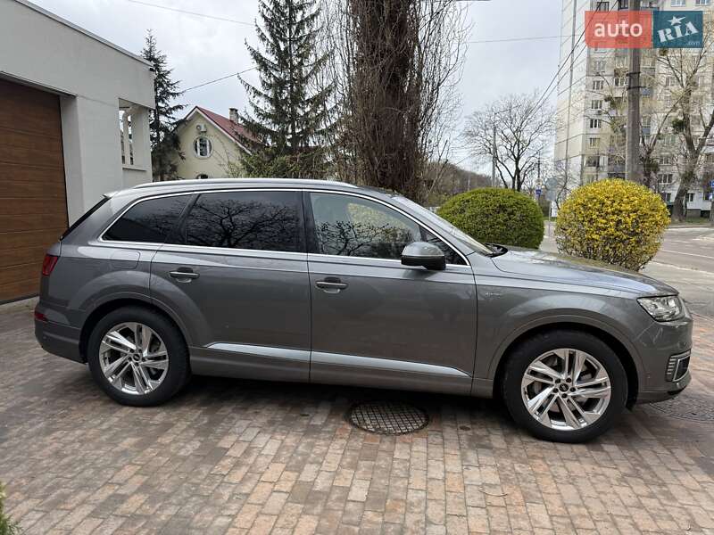 Внедорожник / Кроссовер Audi Q7 2017 в Киеве