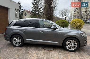 Внедорожник / Кроссовер Audi Q7 2017 в 