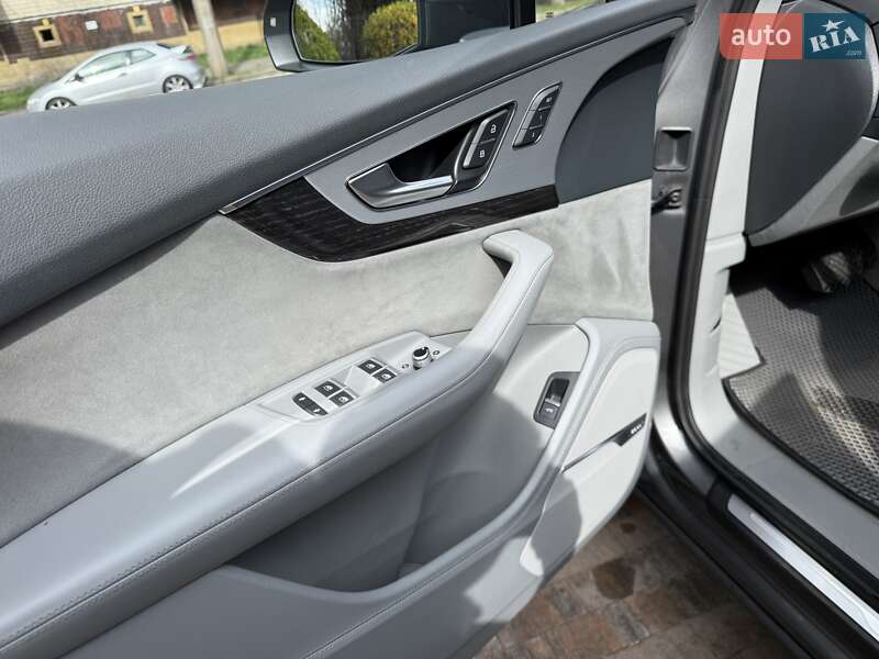 Внедорожник / Кроссовер Audi Q7 2017 в Киеве