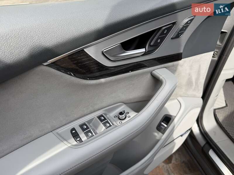 Внедорожник / Кроссовер Audi Q7 2017 в Киеве