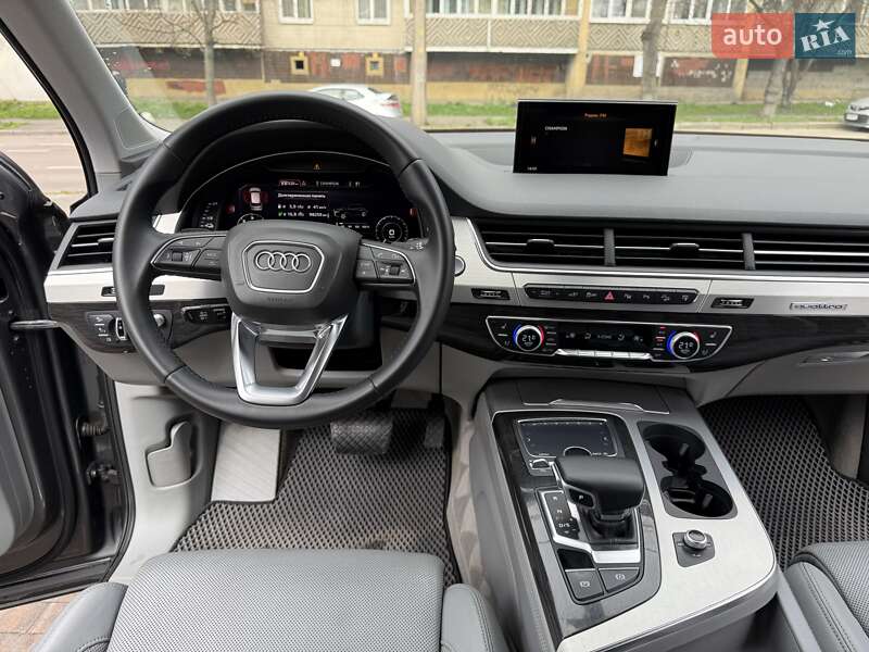 Внедорожник / Кроссовер Audi Q7 2017 в Киеве