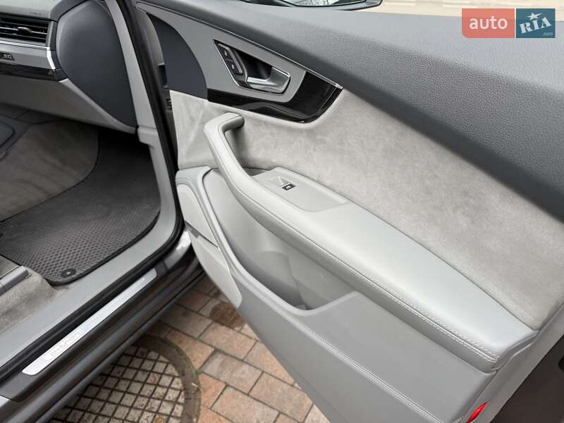 Внедорожник / Кроссовер Audi Q7 2017 в Киеве