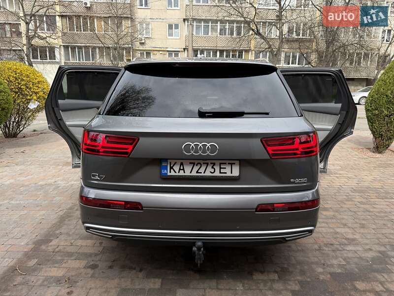 Внедорожник / Кроссовер Audi Q7 2017 в Киеве
