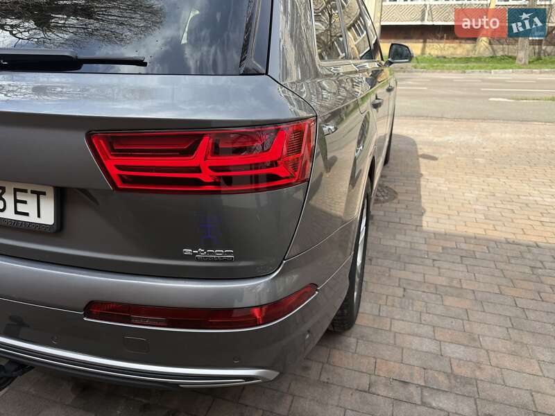 Внедорожник / Кроссовер Audi Q7 2017 в Киеве