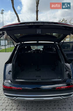 Внедорожник / Кроссовер Audi Q7 2020 в 
