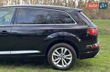 Позашляховик / Кросовер Audi Q7 2017 в 