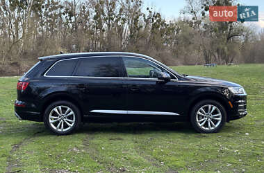 Позашляховик / Кросовер Audi Q7 2017 в 