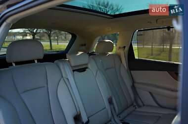 Позашляховик / Кросовер Audi Q7 2016 в 
