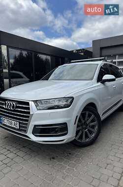 Внедорожник / Кроссовер Audi Q7 2016 в 