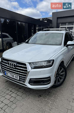 Внедорожник / Кроссовер Audi Q7 2016 в 