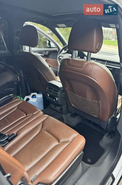 Внедорожник / Кроссовер Audi Q7 2016 в 