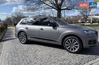 Внедорожник / Кроссовер Audi Q7 2016 в 