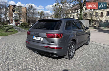 Внедорожник / Кроссовер Audi Q7 2016 в 
