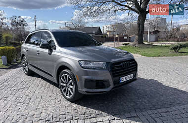 Внедорожник / Кроссовер Audi Q7 2016 в 