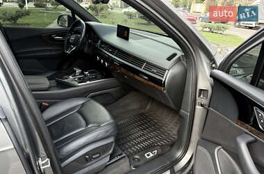 Внедорожник / Кроссовер Audi Q7 2016 в 
