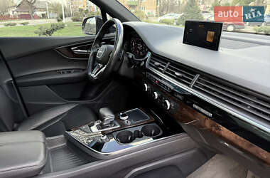 Внедорожник / Кроссовер Audi Q7 2016 в 