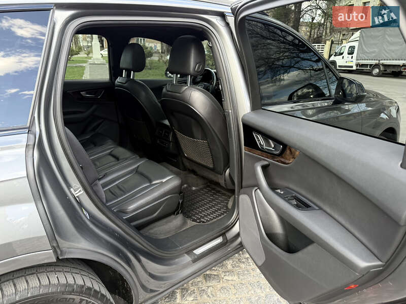 Позашляховик / Кросовер Audi Q7 2016 в Києві