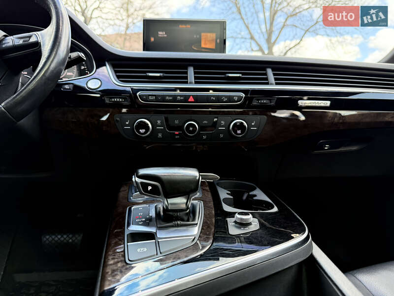 Позашляховик / Кросовер Audi Q7 2016 в Києві