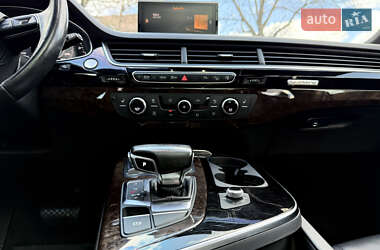Внедорожник / Кроссовер Audi Q7 2016 в 