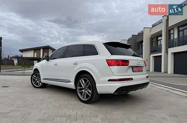 Внедорожник / Кроссовер Audi Q7 2016 в 