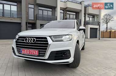 Внедорожник / Кроссовер Audi Q7 2016 в 