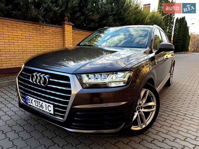 Внедорожник / Кроссовер Audi Q7 2016 в 