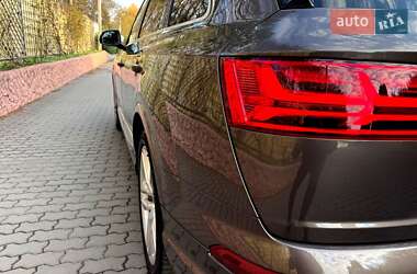 Внедорожник / Кроссовер Audi Q7 2016 в 