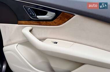 Внедорожник / Кроссовер Audi Q7 2016 в 