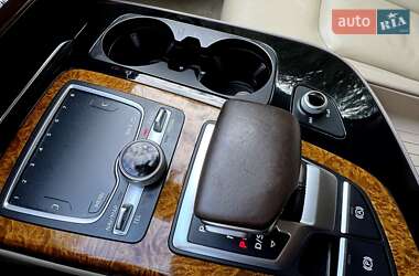 Внедорожник / Кроссовер Audi Q7 2016 в 