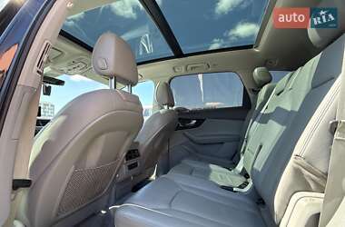 Внедорожник / Кроссовер Audi Q7 2016 в 