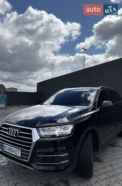 Внедорожник / Кроссовер Audi Q7 2015 в 