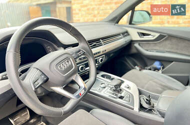 Позашляховик / Кросовер Audi Q7 2019 в 