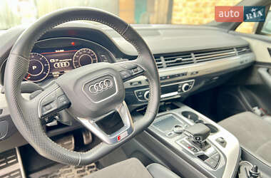 Позашляховик / Кросовер Audi Q7 2019 в 